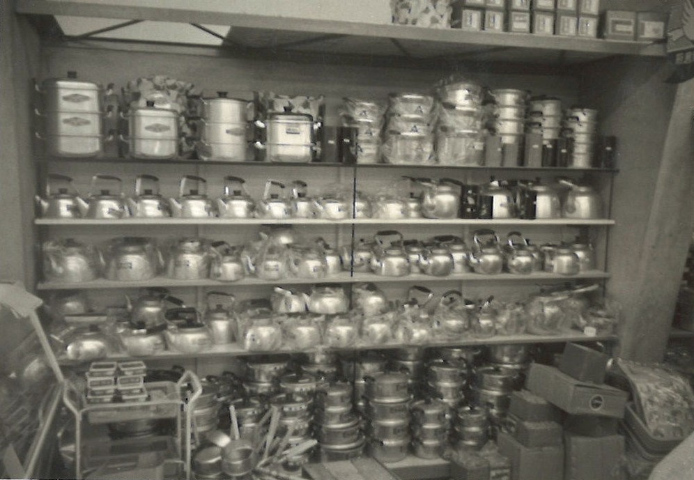 かがみ屋ユースマーケット 和気商店の初納品時の陳列