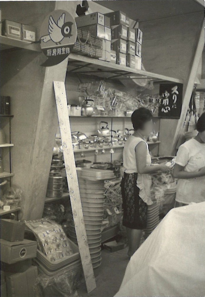 かがみ屋ユースマーケット 店内の様子